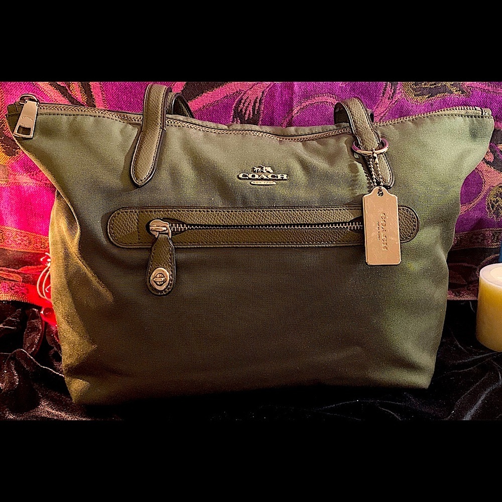 NWOT Authentic Coach Nylon Shoulder Bag 35500 - Green - Picture 2 of 12